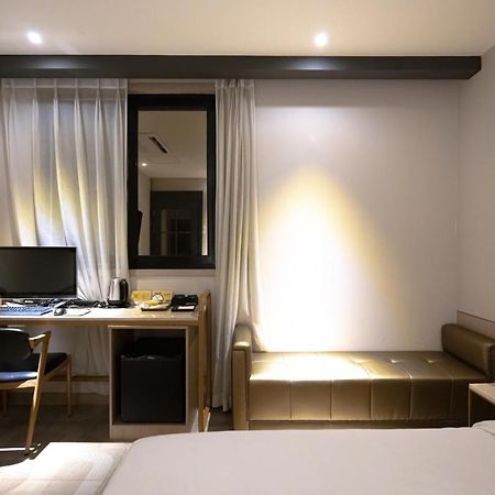Hound Hotel Seomyeon-Beomcheon Busan Exterior foto