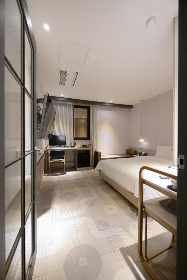 Hound Hotel Seomyeon-Beomcheon Busan Exterior foto